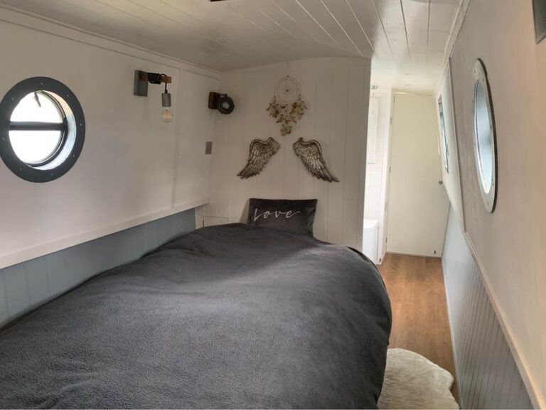 60ft Narrow Boat For Sale With Mooring On Thames 16 768x577