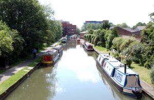 Aylesbury Basin Floating Market 4 300x195