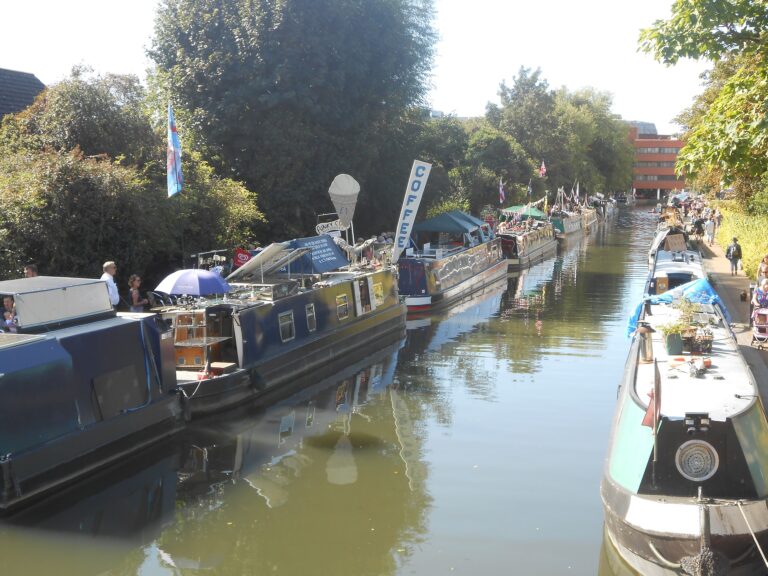 Aylesbury Basin Floating Market 5 768x576