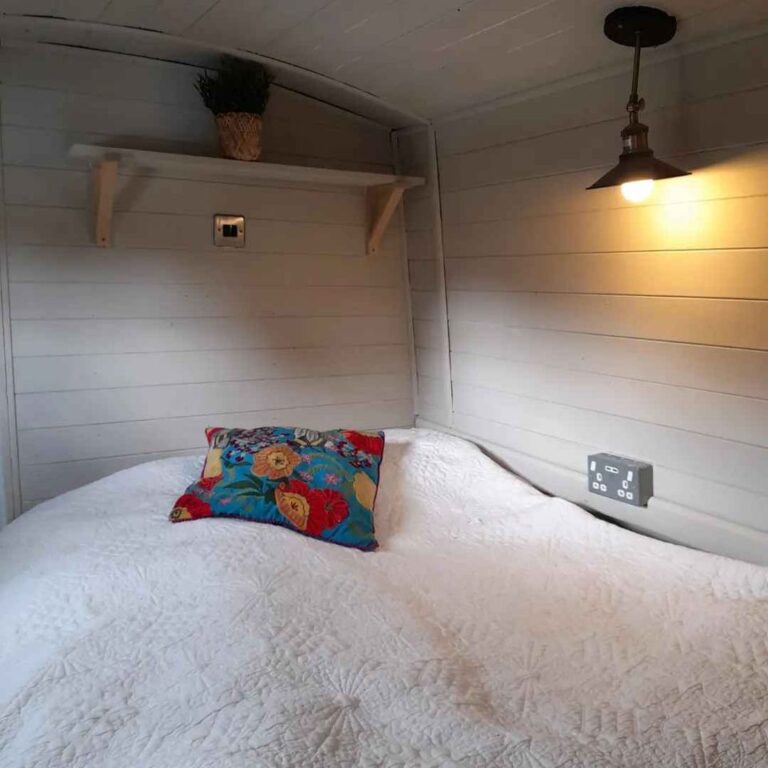 2005 CNM Boatbuilders semi traditional 9 768x768