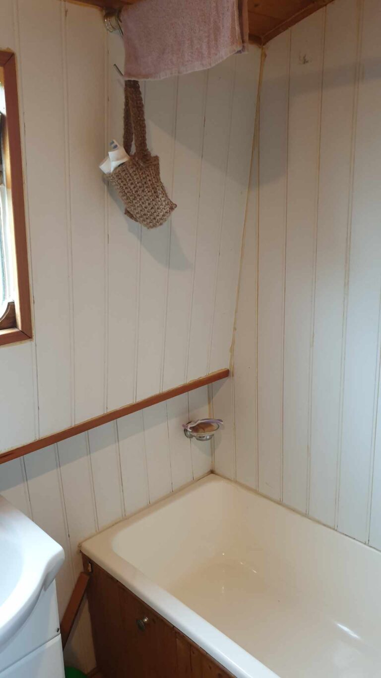 57ft cruiser narrowboat for sale 14 768x1365