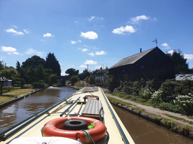 57ft cruiser narrowboat for sale 19 768x576