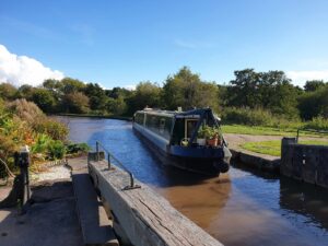 57ft cruiser narrowboat for sale 3 300x225