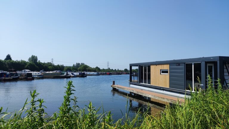 floating lodge 768x432