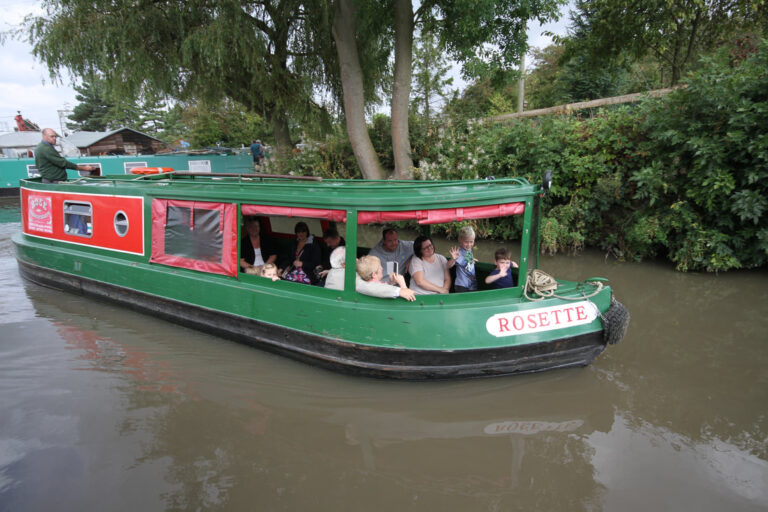 Rose Narrowboats Boat Hire 5 768x512