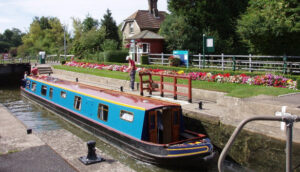 Oxfordshire Narrowboats Hire 1 300x172