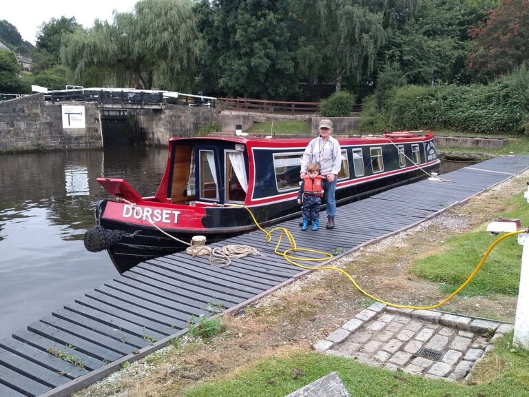 Shire Cruisers Narrowboat Hire 1 768x576