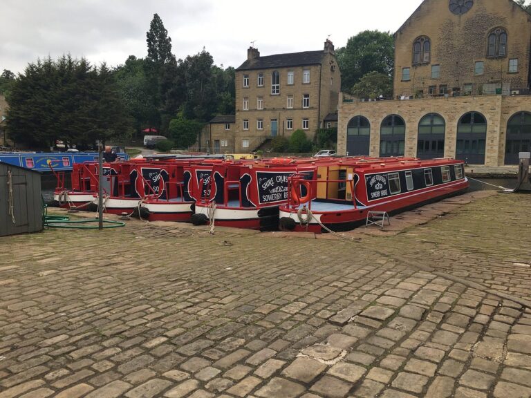 Shire Cruisers Narrowboat Hire 3 768x576