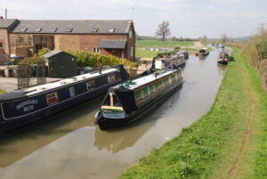 Twyford Wharf Narrow Boats Hire 1 300x201