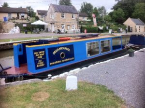 Wiltshire Narrowboats Hire 1 300x224