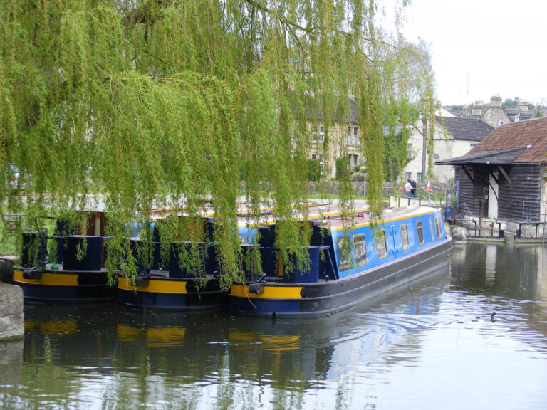 Wiltshire Narrowboats Hire 1 768x576