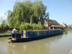 Wiltshire Narrowboats Hire 3 300x225