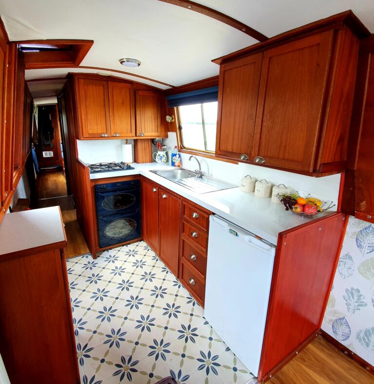 Well equipped kitchen in canal boat 768x787