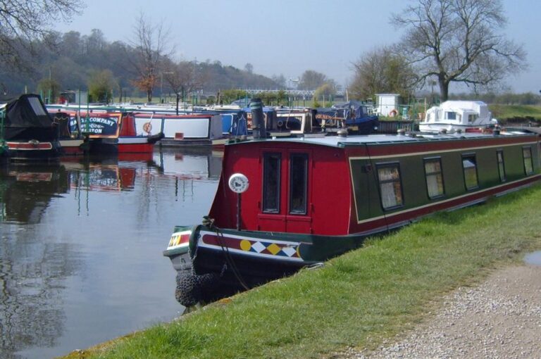 Cranfleet Towpath Main 768x510